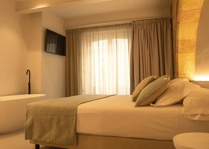 Aparthotel Intramuros 4*